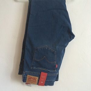 Levi’s 711 Skinny Jeans